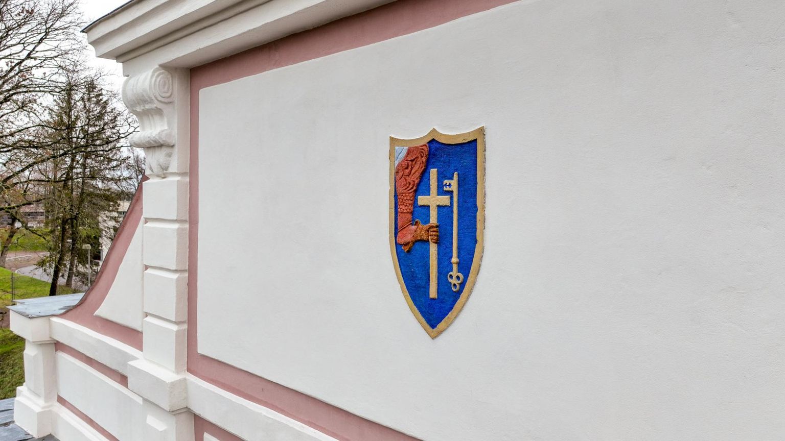 Svea Volmeri uurimistöö Pärnus Tallinna värava renoveerimisel paljastas, et sellel asuvat linnavappi on aastakümnete jooksul valesti värvitud.