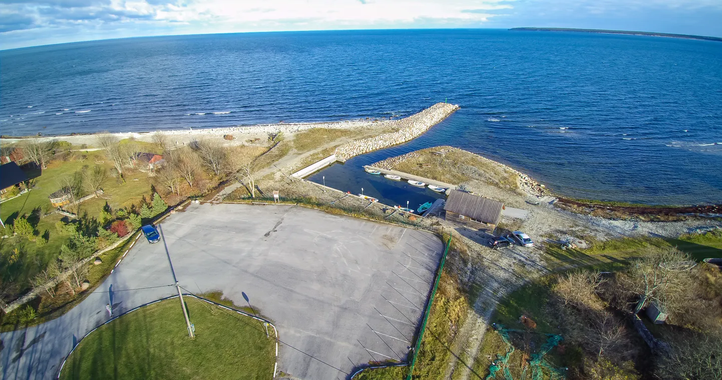 Rannaaugu sadam Mustjala kandis.
