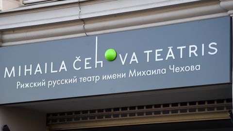 Daļa Čehova teātra darbinieku pēc mākslinieciskā vadītāja atbrīvošanas no amata anonīmā vēstulē pauž neapmierinātību ar vadību