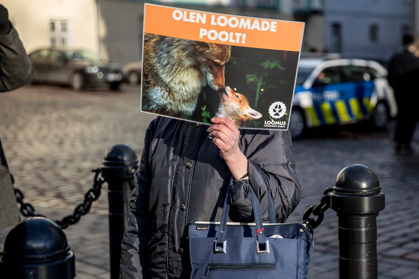 Loomakaitsjad nõudsid karusloomafarmide keelustamist.
