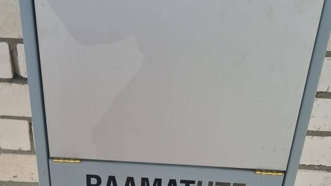 Pahategija valmistas raamatukogule halva üllatuse