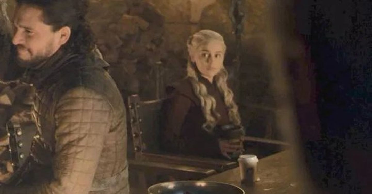 Daenerys Targaryeni juures laual oli näha kohvitopsi