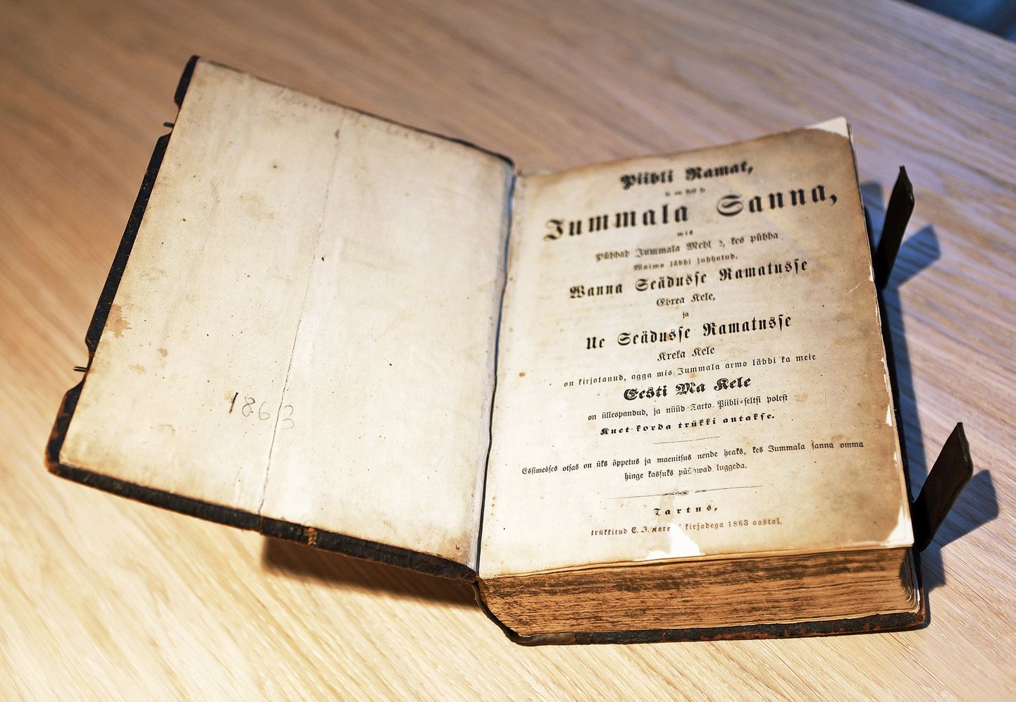 1863. aastal trükitud piibel kuulus Arvo Pärdi vanavanematele.
