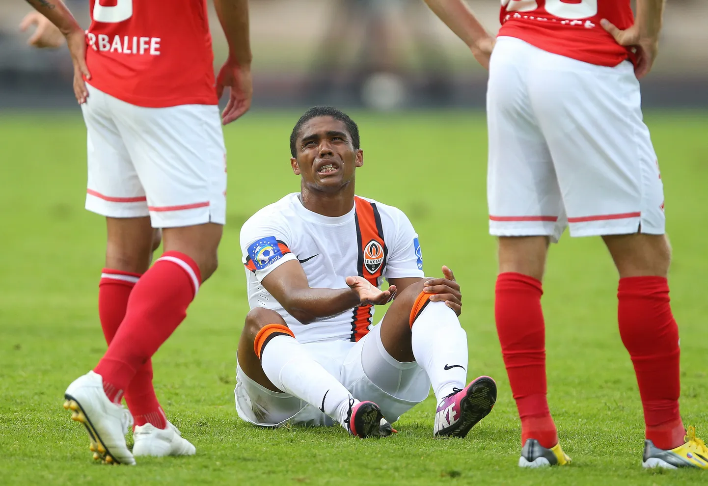 Douglas Costa.