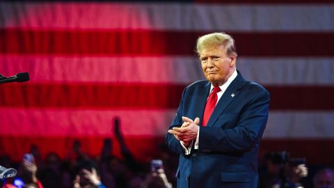 Trumpova administracija se je soočila z nasprotovanjem zaradi migracijske politike in proračunskih rezov, ki sta prizadela Pentagon in NASA-o