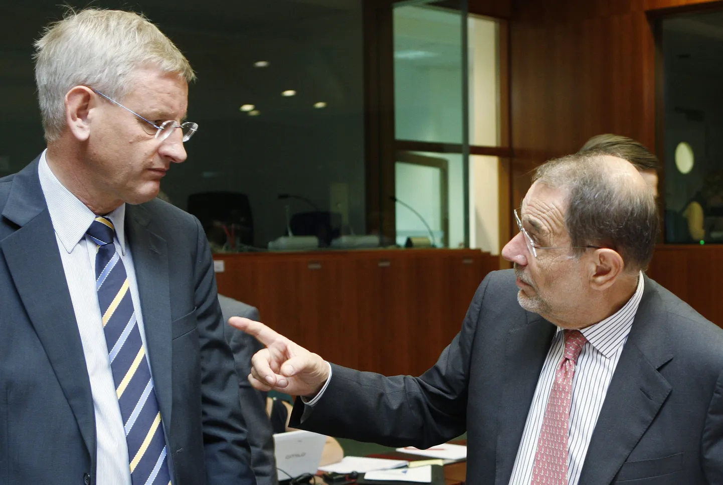 Rootsi välisminister Carl Bildt (vasakul) koos ELi välispoliitikavoliniku Javier Solanaga täna Brüsselis.