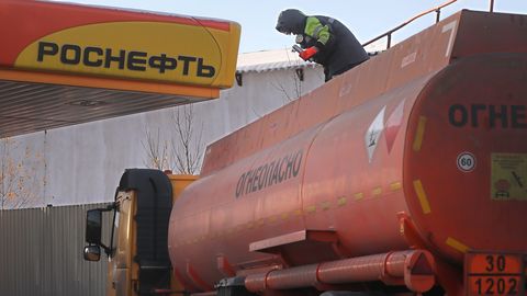 Naftahiiglasest Venemaa kannatab kütusedefitsiidi all