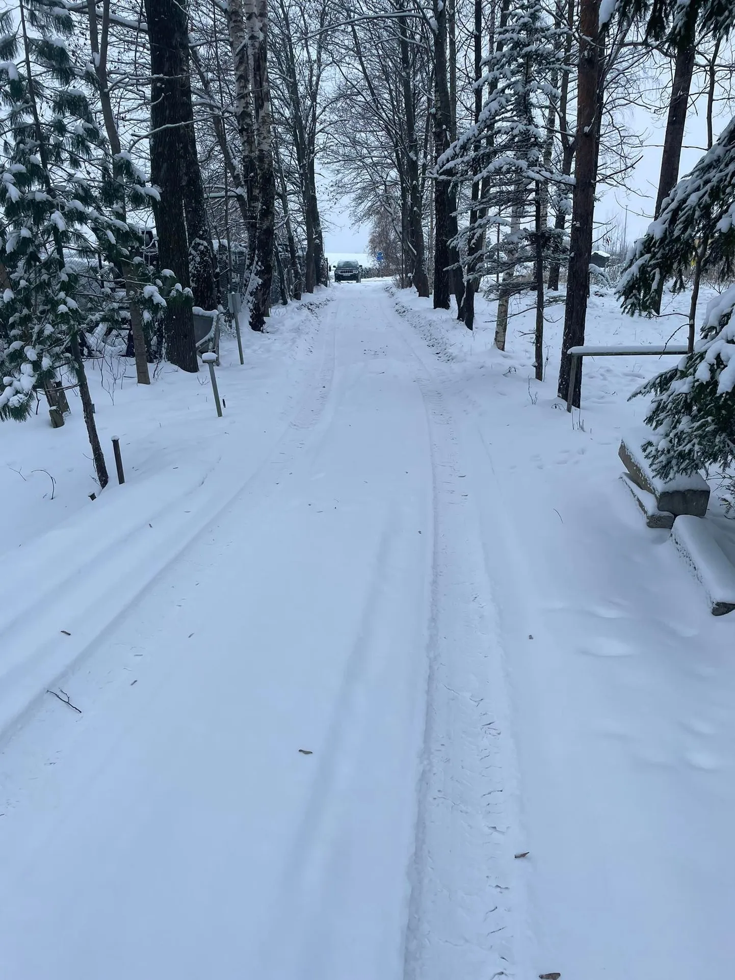Pooleldi lahti lükatud tee Luunja vallas.