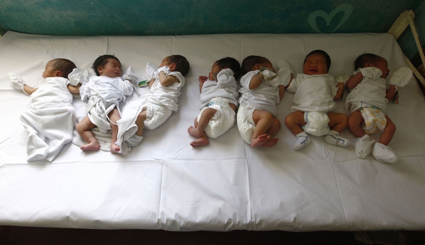 Армия если родился ребенок. Много близнецов родила. Родила четырех близнецов. Роды тройни статистика.