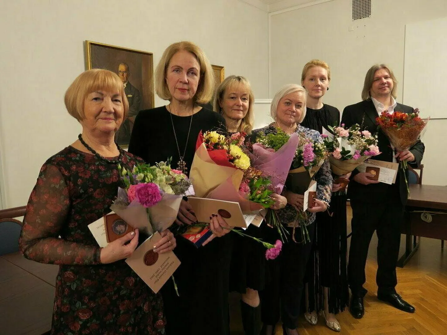 Tänavused medalisaajad on Riita Meigas (vasakult), Anu Ausmees, Malle Mägi, Marika Veiko, Tiina Kraav ja Jüri Kurvits