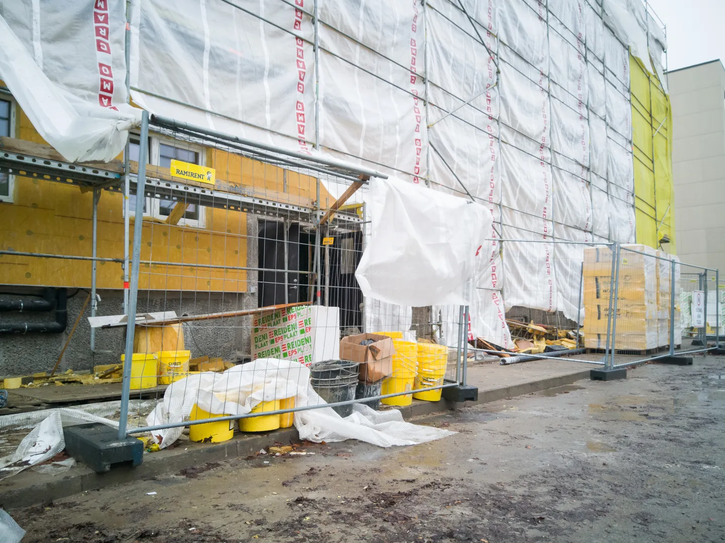 Suurematest linnadest eemal asuvate korterelamute ühistutel on tihtipeale raskusi, et saada hoone korrastamiseks laenu, sest nendes piirkondades on kinnisvara väärtus madal. Pilt on illustratiivne.