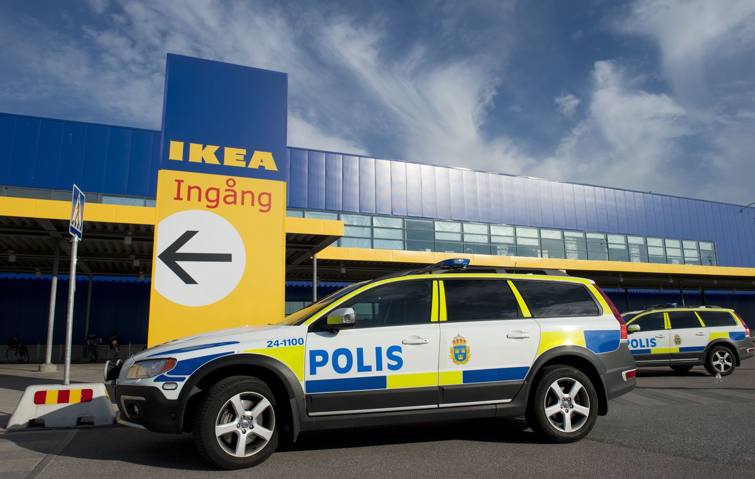 Politseiautod Västeråsi IKEA juures