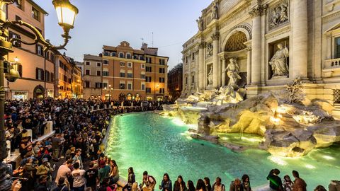 ÜLEVAADE ⟩ Itaalia võitleb suviste turistihordidega maksude ja eriskummaliste trahvide abil