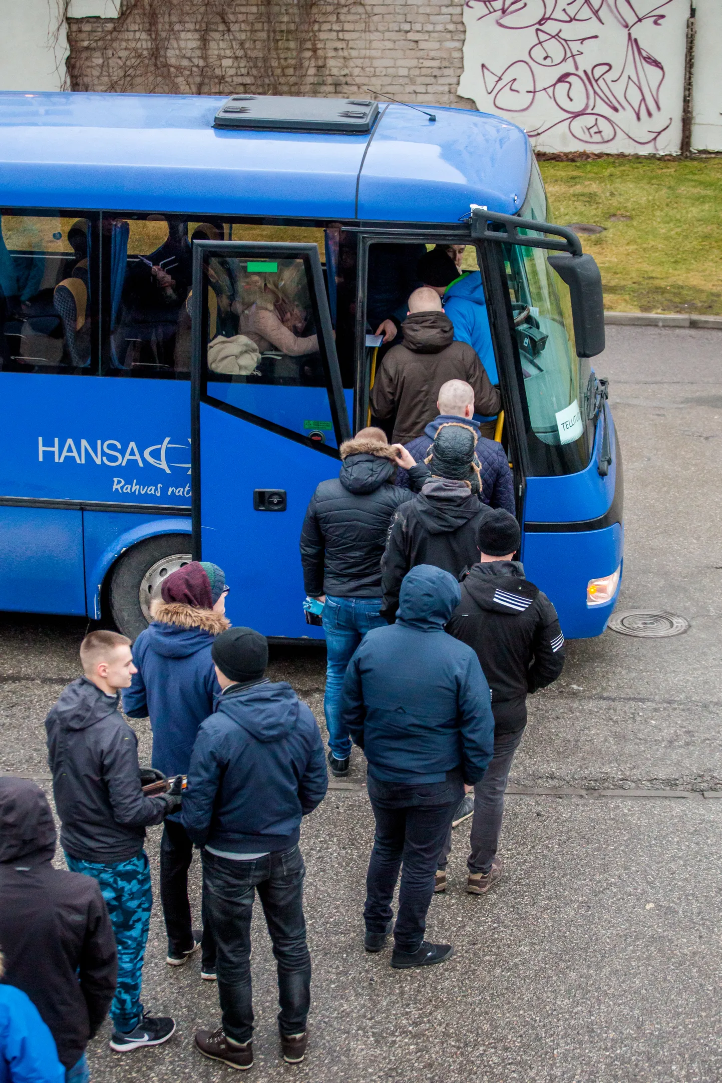 Tuhatkond esmaspäeval ja teisipäeval kaitseväkke siirdujat saavad hääletamas käia täpselt enne ajateenistuse algust.