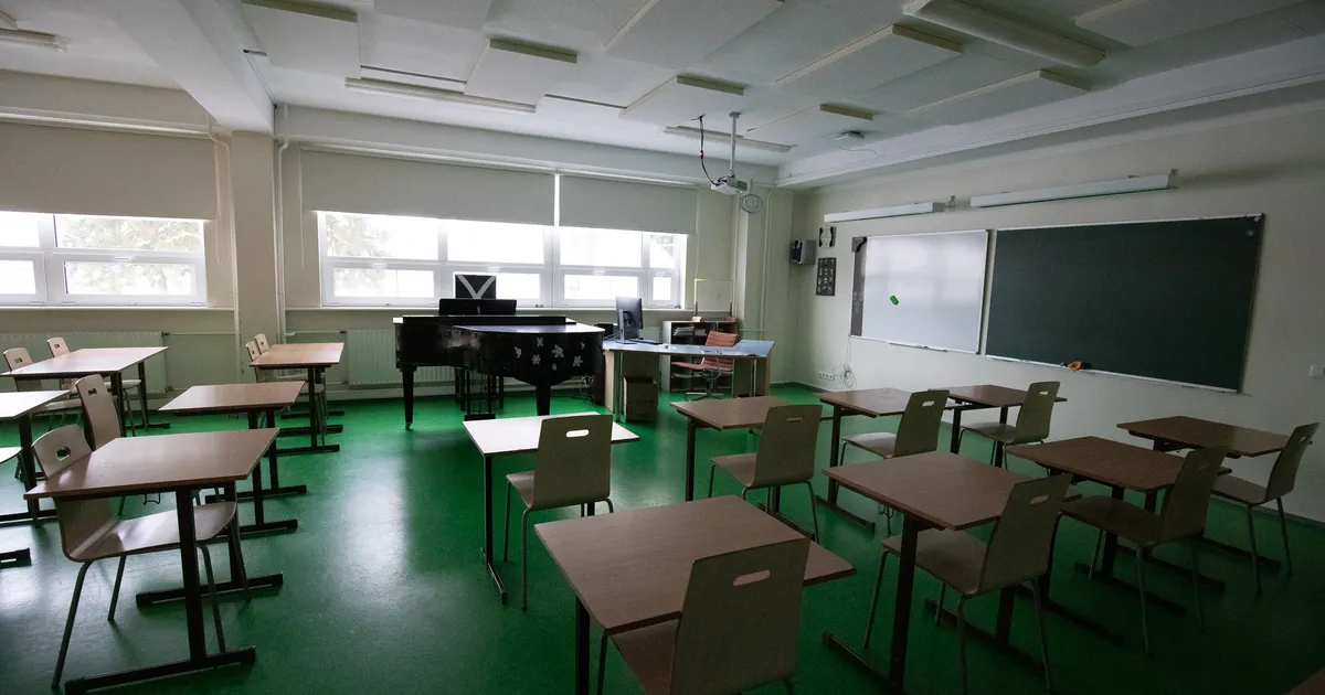 Kooliperele saadetud kirjas tunnistab Rakvere reaalkooli direktor, et kahetsusväärselt ei suutnud kool tagada turvalist keskkonda ja paraku ei saatnud õpetaja k