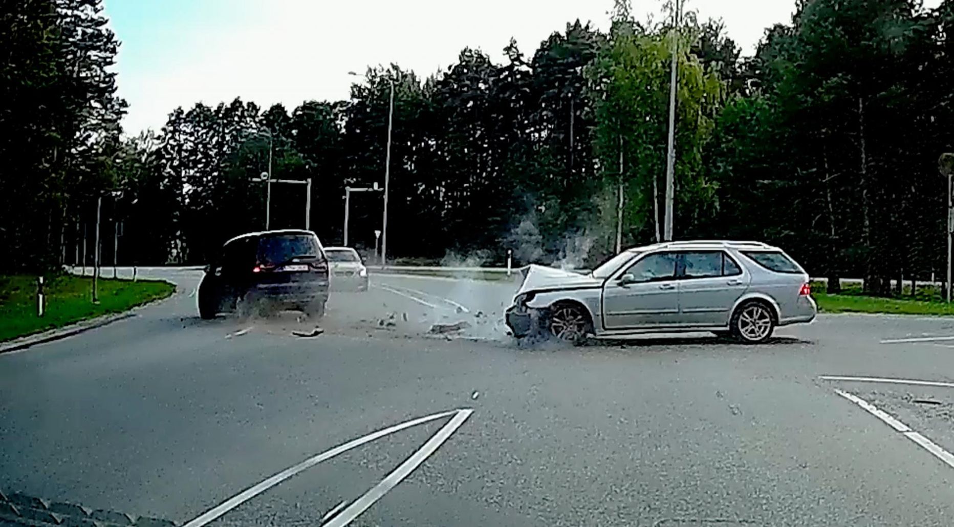 Tammiste tee ja Pärnu–Rakvere–Sõmeru maantee ristil juhtus raske liiklusõnnetus.