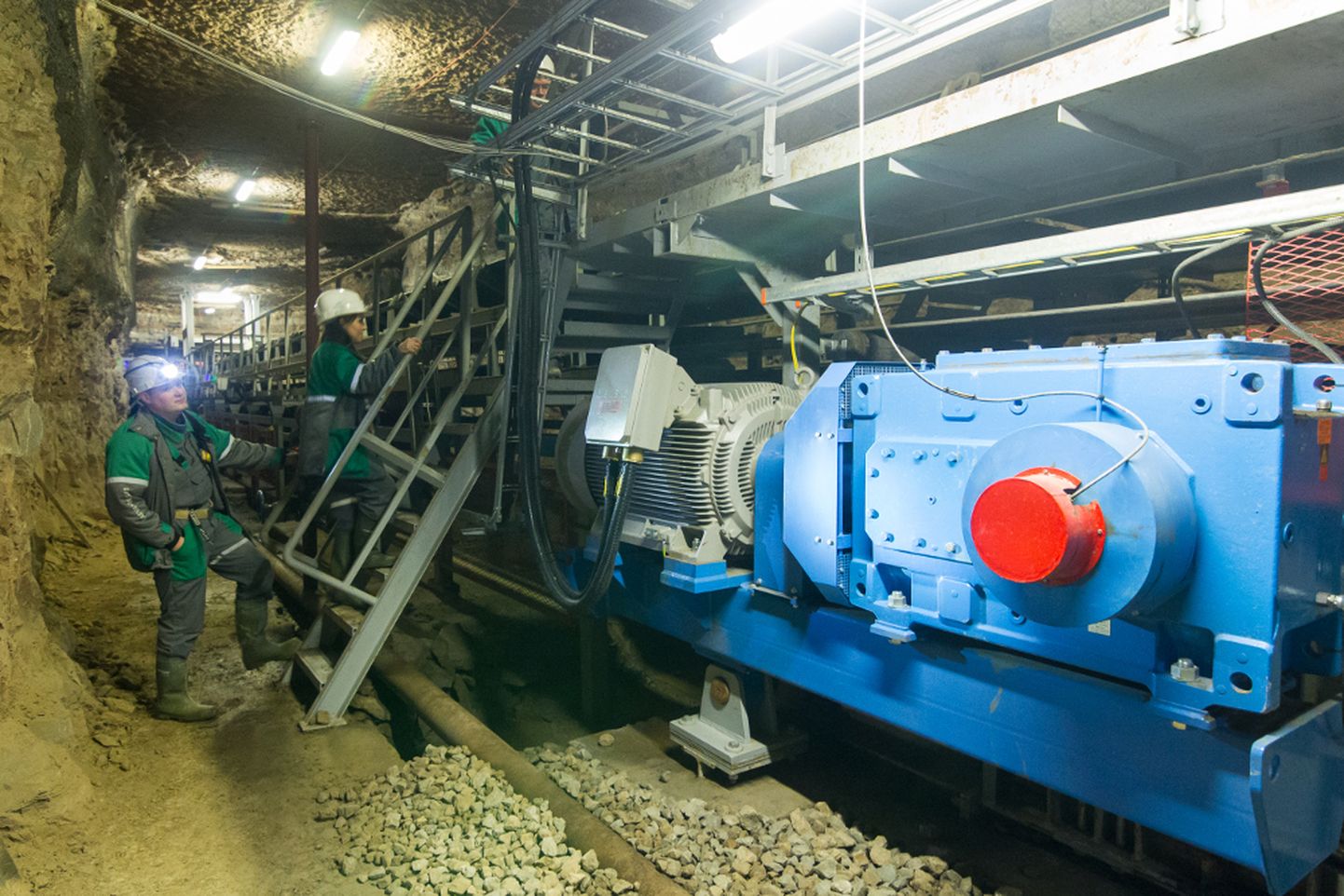 45 aastat tagasi rajatud Estonia kaevanduses ulatus mullune aastatoodang tänu tootmise automatiseerimisele ja töökorralduse muudatustele kümne miljoni tonnini. 
MATTI KÄMÄRÄ