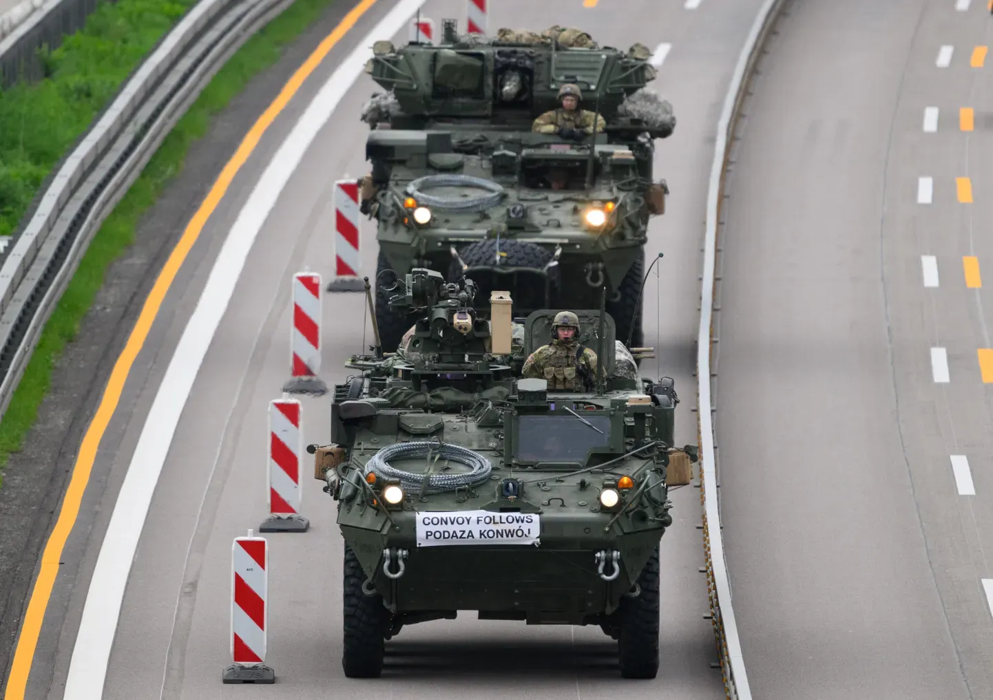 Военные машины США на дорогах Германии. Иллюстративное фото.
