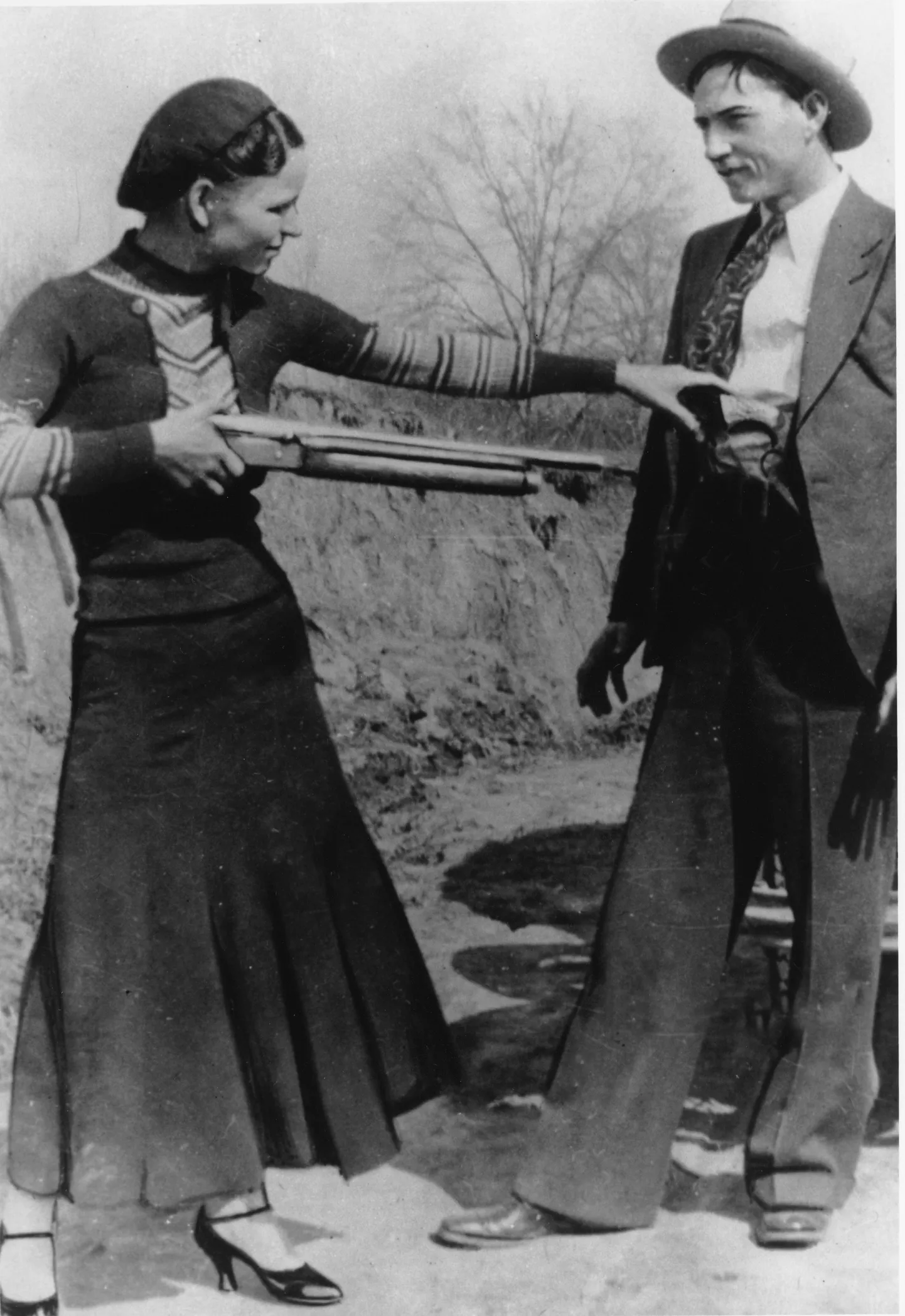 Kurikuulsad bandiidid Bonnie Parker ja Clyde Barrow.