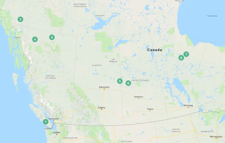 1. 12. juuli, Port Alberni - Kam McLeod ja Bryer Schmegelsky lahkuvad kodust.
2. Kuupäev teadmata, Whitehorse - paar saabub Whitehorse'i linna, kuid lahkub peatselt.
3. 15. juuli, Liard kuumaveeallikad - avastatakse Fowleri ja Deese'i surnukehad.
4. 19. juuli, Dease järv - avastatakse Dycki surnukeha ja noormeeste põlenud matkabuss.
5. 21. juuli, Cold Lake - linnaelanik märkab noormeeste Toyota linnamaasturit.
6. 23. juuli, Meadow Lake - märgatakse tagaotsitavate Toyota linnamaasturit.
7. 23. juuli, Gilliam - Gilliami linnast leitakse noormeeste põlenud maastur.
8. 28. juuli, York Landing - kohalik patrull märkab tagaotsitavad prügimäelt süüa otsimas.