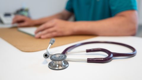 HÄIRIV SISU ⟩ Endise meditsiinitöötaja TikToki videod tõstatavad küsimuse: kas patsientide pildistamine ja lugude jagamine on eetiline?