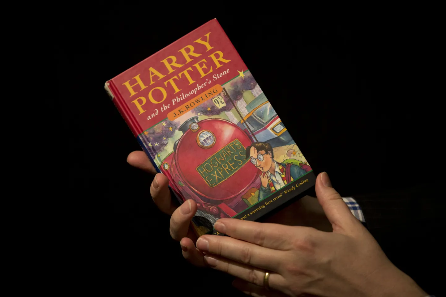 HBO teeb ühe maailma populaarsema raamatusarja «Harry Potter» põhjal seriaali, kus iga raamat annab materjali vähemalt üheks hooajaks. Sari leidis nüüd ka peaosalised.