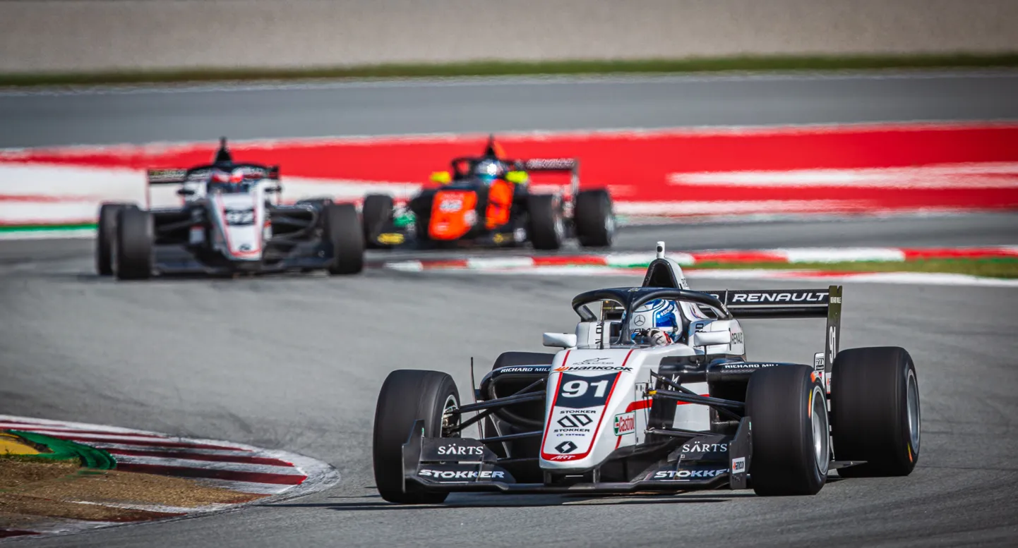 Lõppenud Renault Eurocupi hooaja lõpetas Paul Aron alles 11. kohal, mis valmistas vormelilootusele pettumuse.