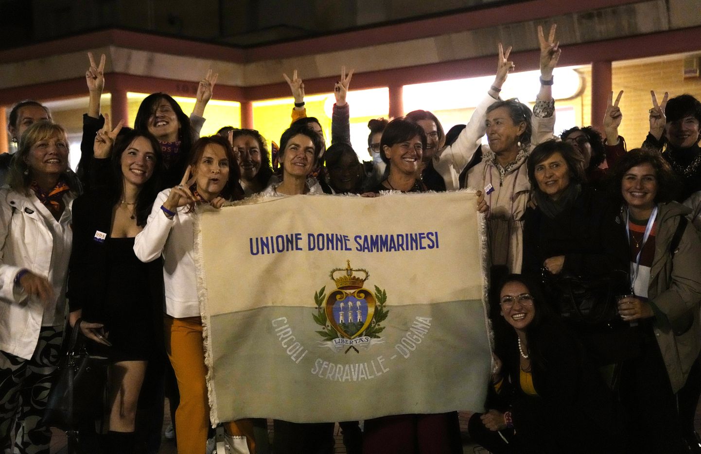 San Marino naised referendumivõitu tähistamas.
