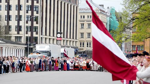 Politiskā nenoteiktība var bremzēt Latvijas attīstību, brīdina ekonomisti