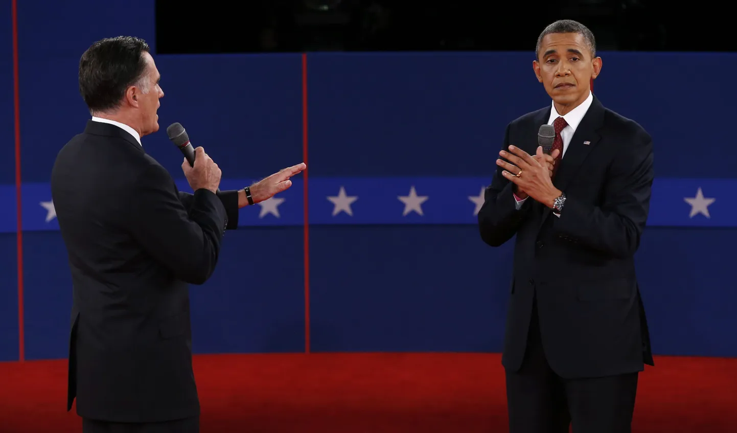 Barack Obama (paremal) ja Mitt Romney teine teledebatt.