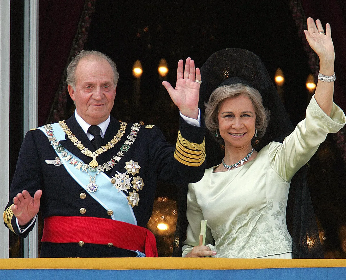 MÄLESTUS HIILGEAJAST: Hispaania endine monarh Juan Carlos I on nüüd väidetavate pahategude pärast paguluses. See pilt koos abikaasa Sofíaga on tehtud aastaid tagasi.