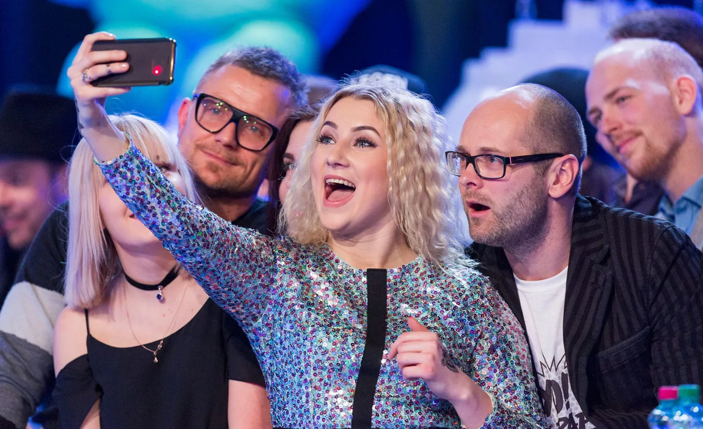 Kuigi Tuuli Rand pole eriline selfide fänn, siis sel hetkel, vahetult pärast esinemist Eesti Laulu poolfinaalis, tundis ta, et soovib erilist hetke bändiliikmetega jäädvustada.