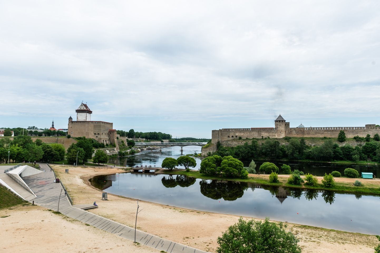 Vaade Narva ja Ivangorodi linnustele.
