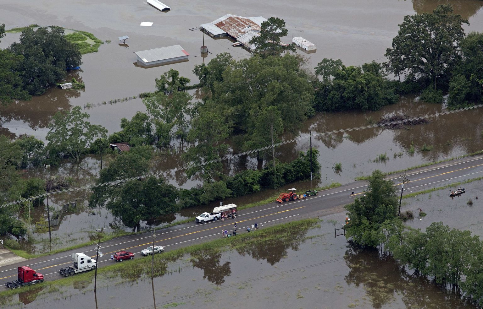 Tulvavete rõngas maantee Route 190 Louisianas.