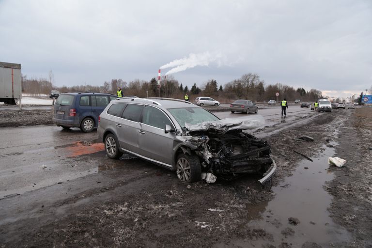 Peterburi teel toimunud avarii tagajärjel sai vigastada viis inimest.