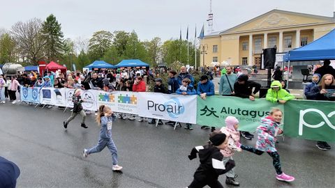 VIDEO ⟩ Osavõturekord: Kohtla-Järve heategevusjooksule tuli ligemale tuhat jooksjat ja kõndijat