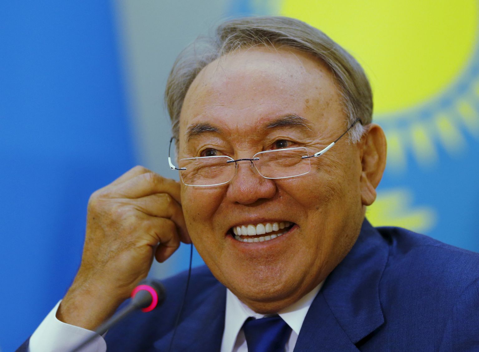 Kasahstani endine president Nursultan Nazarbajev 9. oktoobril 2015 kohtumisel Astanas Ukraina presidendi Petro Porošenkoga