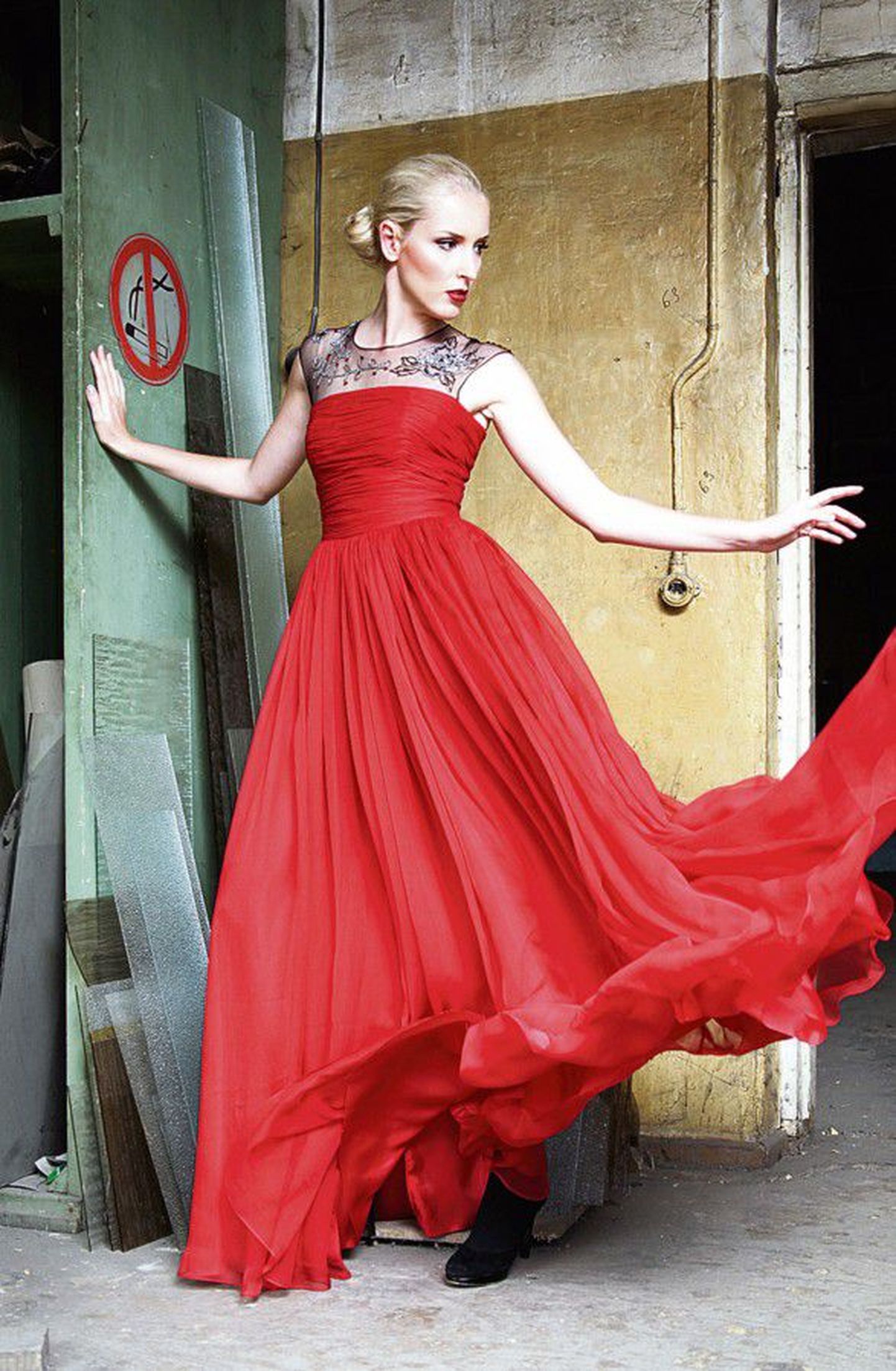 Красное платье от Lilli Jahilo. Иллюстративное фото.