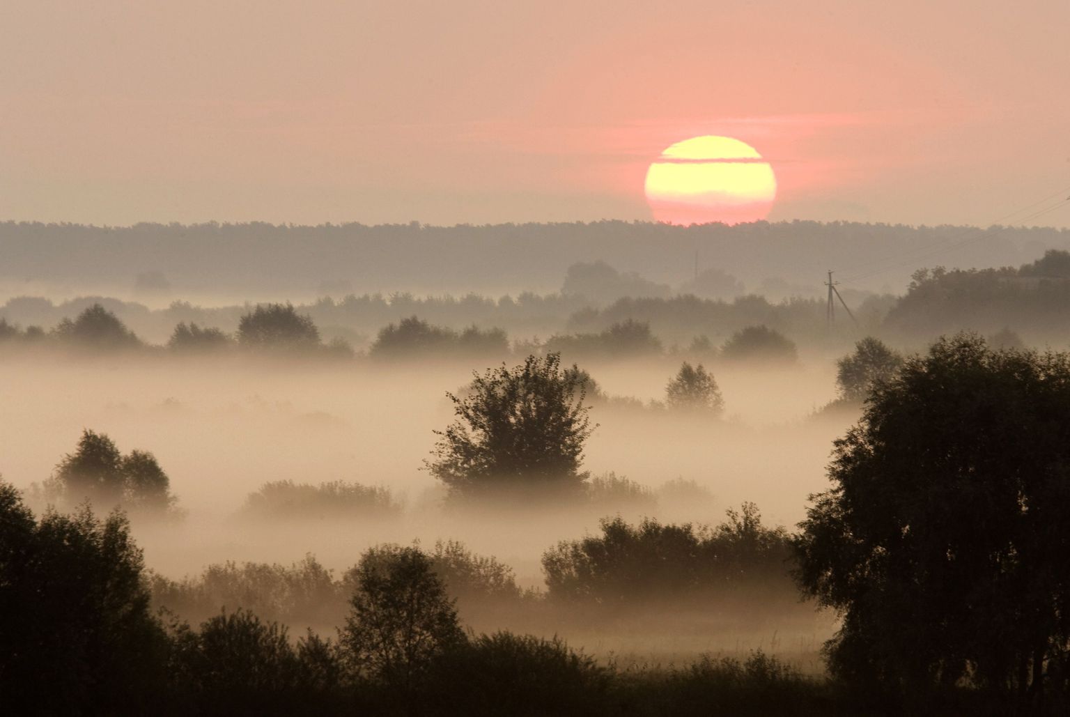 Päikesetõus Dnepri jõe kallastel