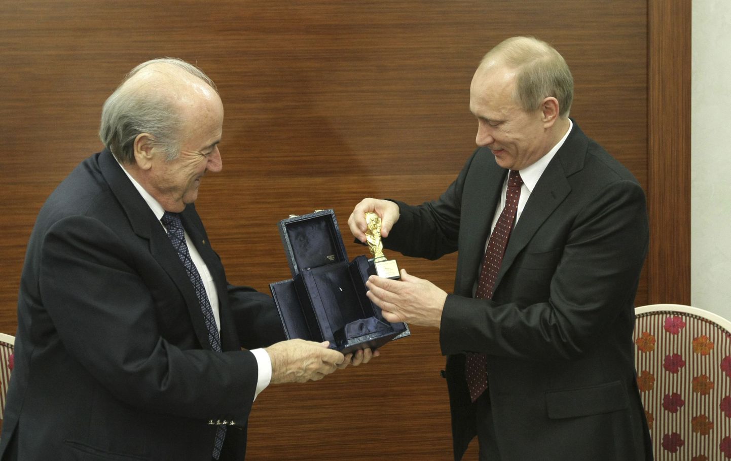 FIFA president Sepp Blatter (vasakul) ja Venemaa president Vladimir Putin.