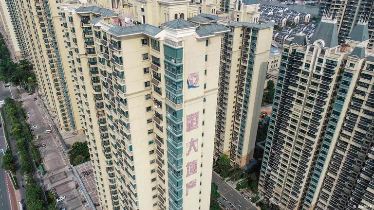 Жилые дома в городе Хуайань фирмы Evergrande. Она стала символом кризиса на рынке недвижимости КНР