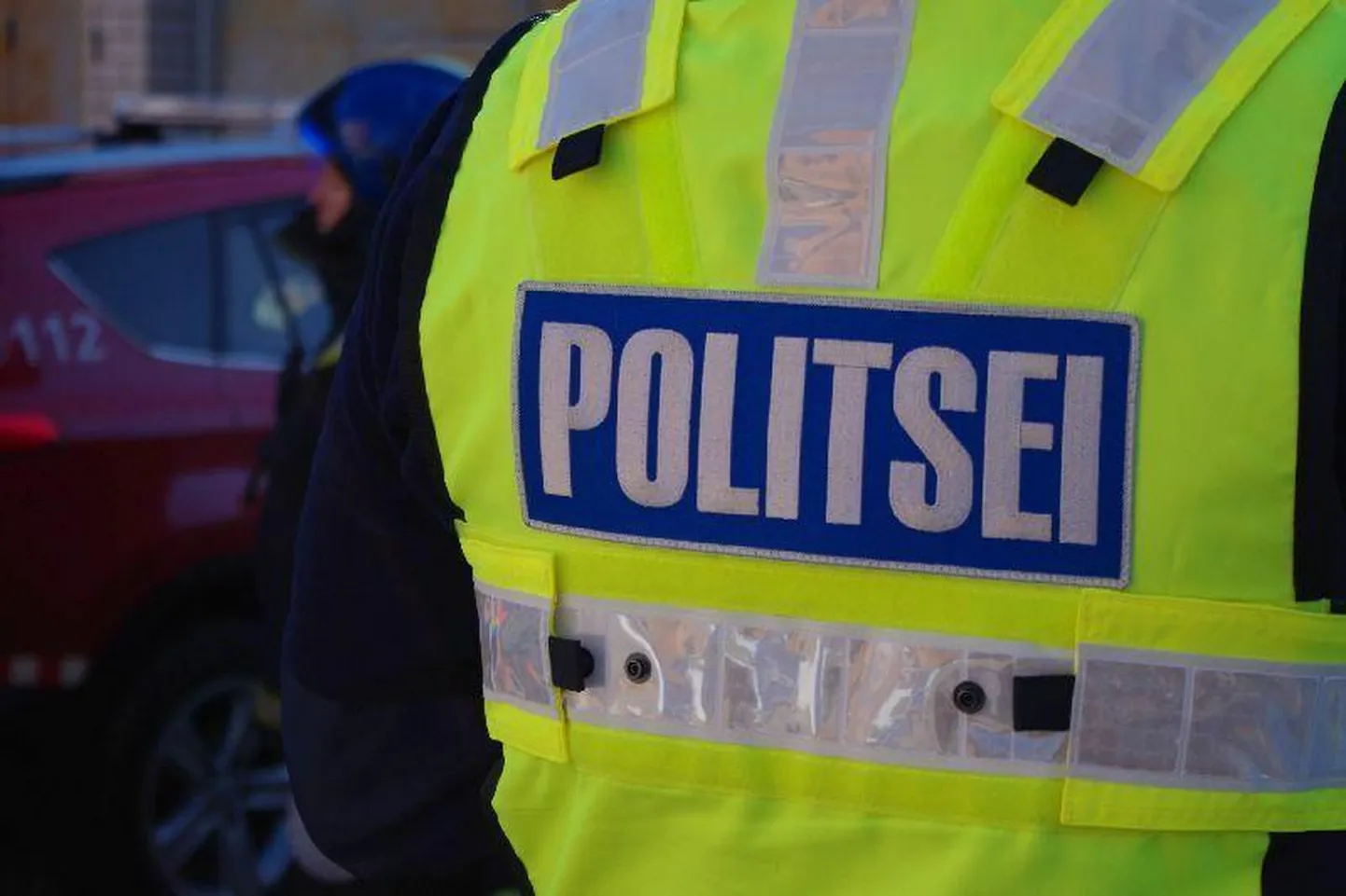 Politseinik fikseeris oma vigastused Pärnu haigla erakorralise meditsiini osakonnas: tal avastati parema põlveliigese marrastus ja punakad nahaalused verevalumid.