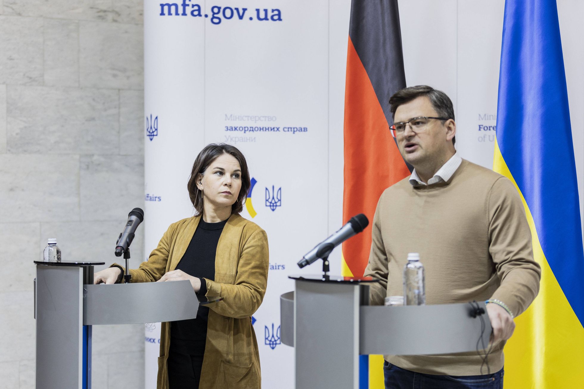 Saksamaa välisminister Annalena Baerbock ühisel pressikonverentsil Ukraina kolleegi Dmõtro Kulebaga.