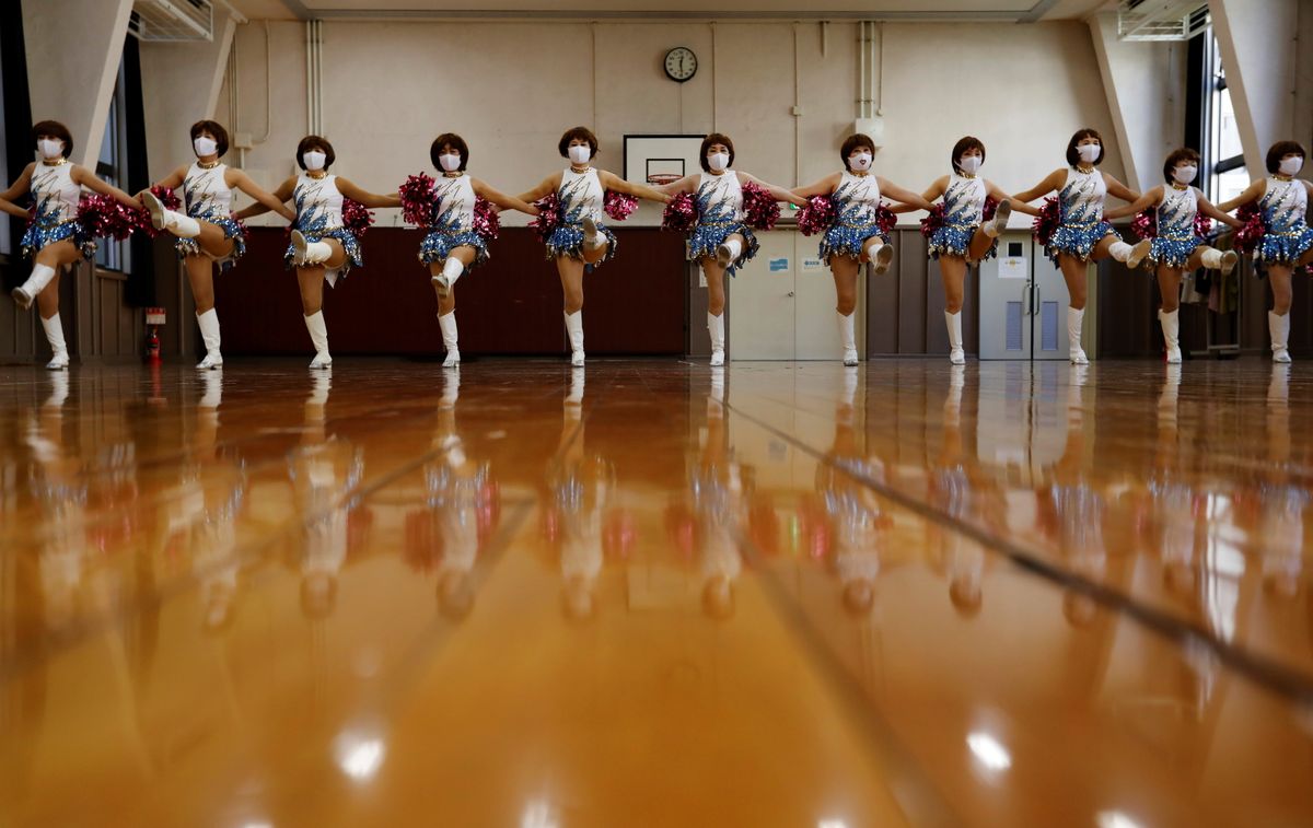 "Japan Pom Pom" radās pirms 26 gadiem (1996. gadā). Sākotnēji karsēju komandā bija piecas dejotājas, bet jau pēc laika, kad tās tika parādītas televīzijā, komanda izauga līdz pat 17 pastāvīgām karsējām. Šobrīd komandā trenējas pensionāres no 60 līdz 89 gadiem. 