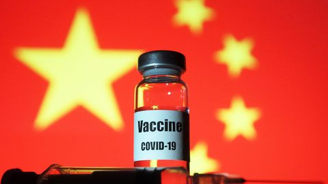 Эпидемиолог: Китай готовится объявить о результатах исследования вакцин от COVID-19