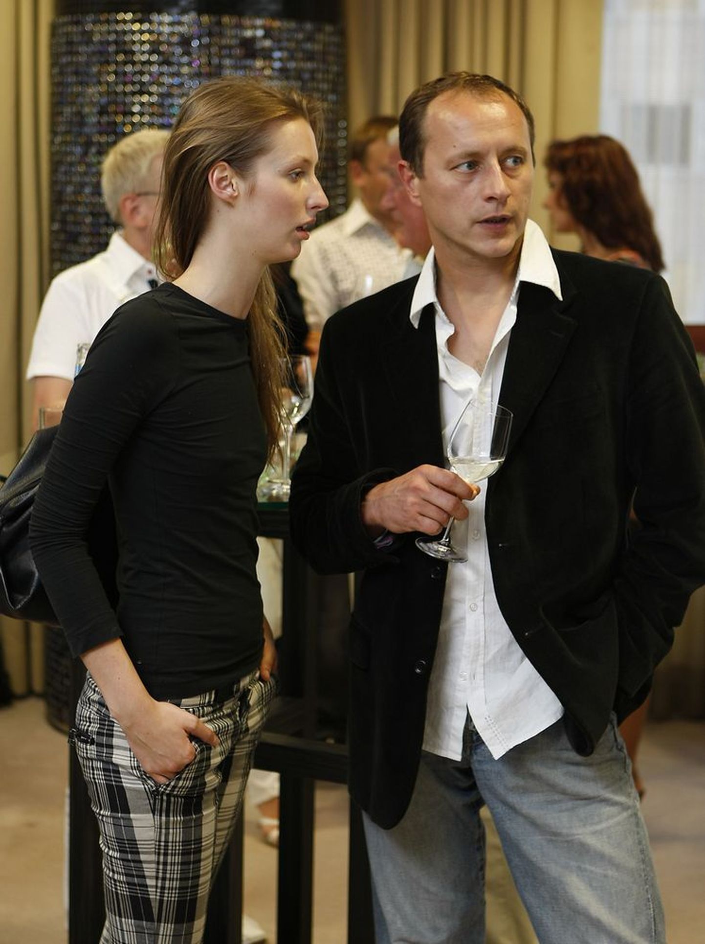 Kunstnik Navitrollat ja modell Hannelet seob lähedane sõprus.