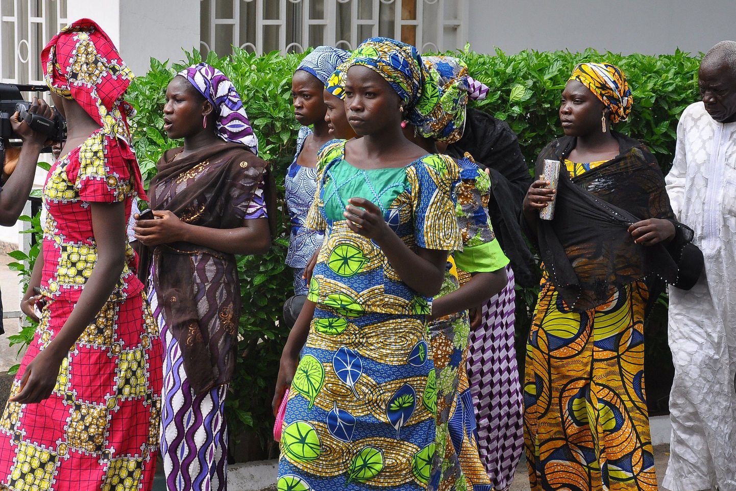 Koolitüdrukud, kel õnnestus Boko Harami käest Chibokis põgeneda, käisid 2. juunil osariigi kubernersi Kashim Shettima jutul Maiduguris.