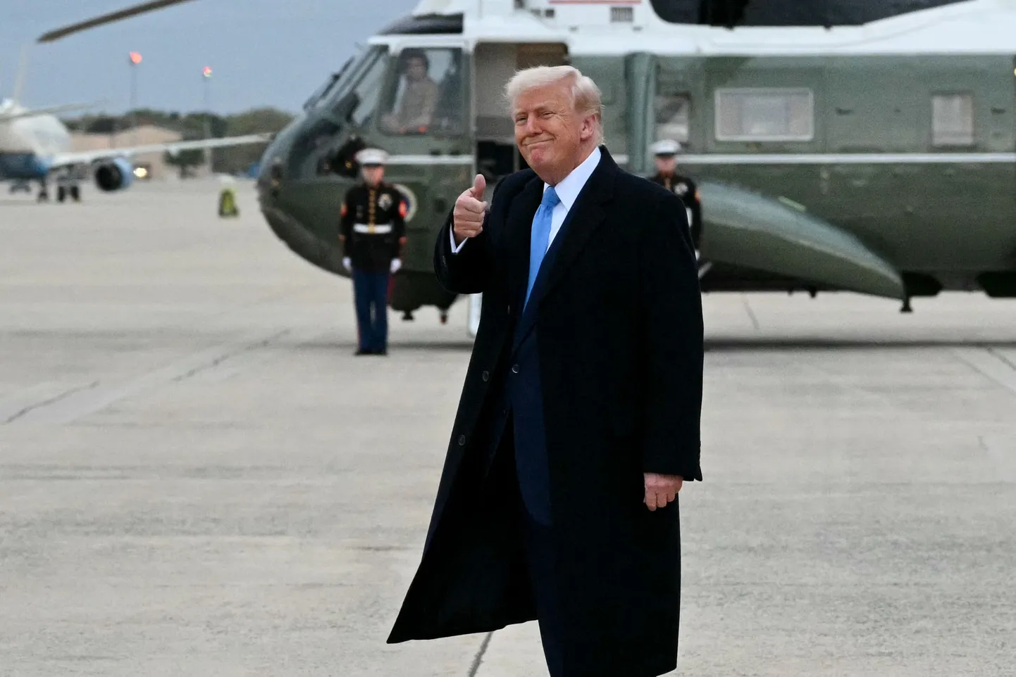 USA president Donald Trump, kui ta naaseb Washingtoni pärast nädalavahetust Mar-a-Lago kuurordis  6. aprillil 2025