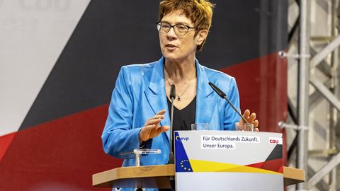 Kramp-Karrenbauer: ma ei pürgi kantsleriks enne Merkeli ametiaja lõppu
