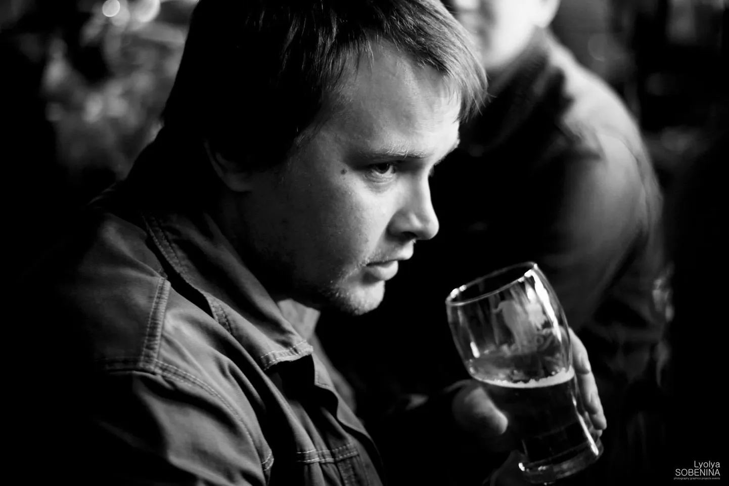«Rahvusliku bestselleri» laureaadil Aleksei Salnikovil on põhjust klaasi tõsta. FOTO: Ljolja Sobenina